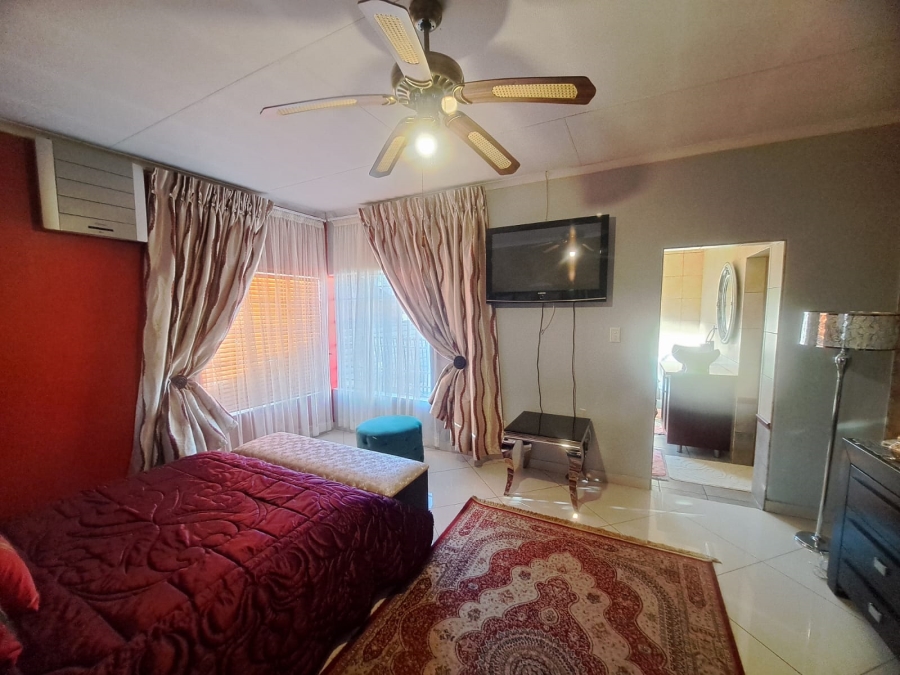 3 Bedroom Property for Sale in Heuwelsig North West